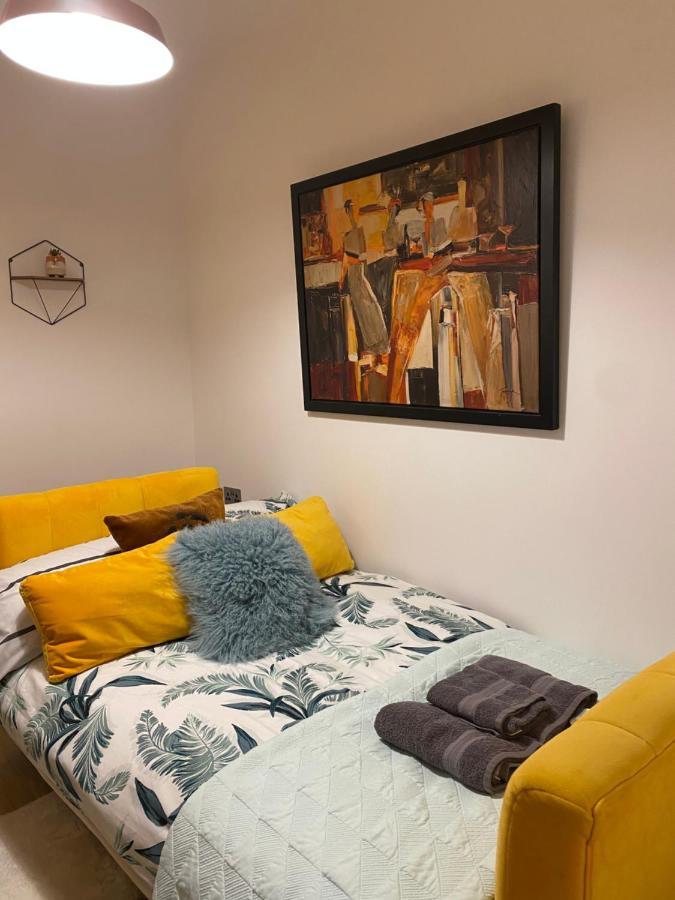 Lovely 3 Bed With Jacuzzi, Close To Airport, Driveway, Wifi Apartamento Edimburgo Exterior foto